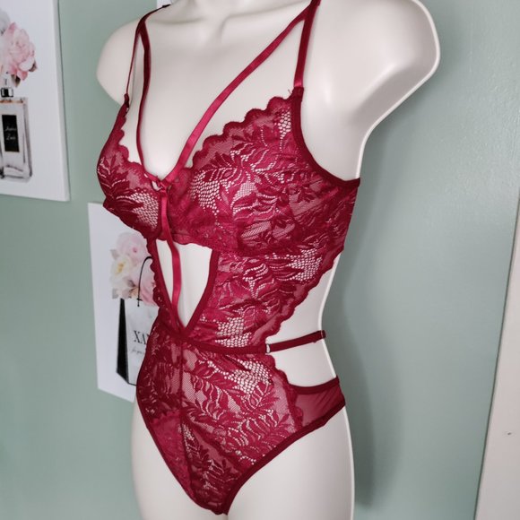 One Piece Floral Lace Lingerie - Picture 4 of 8